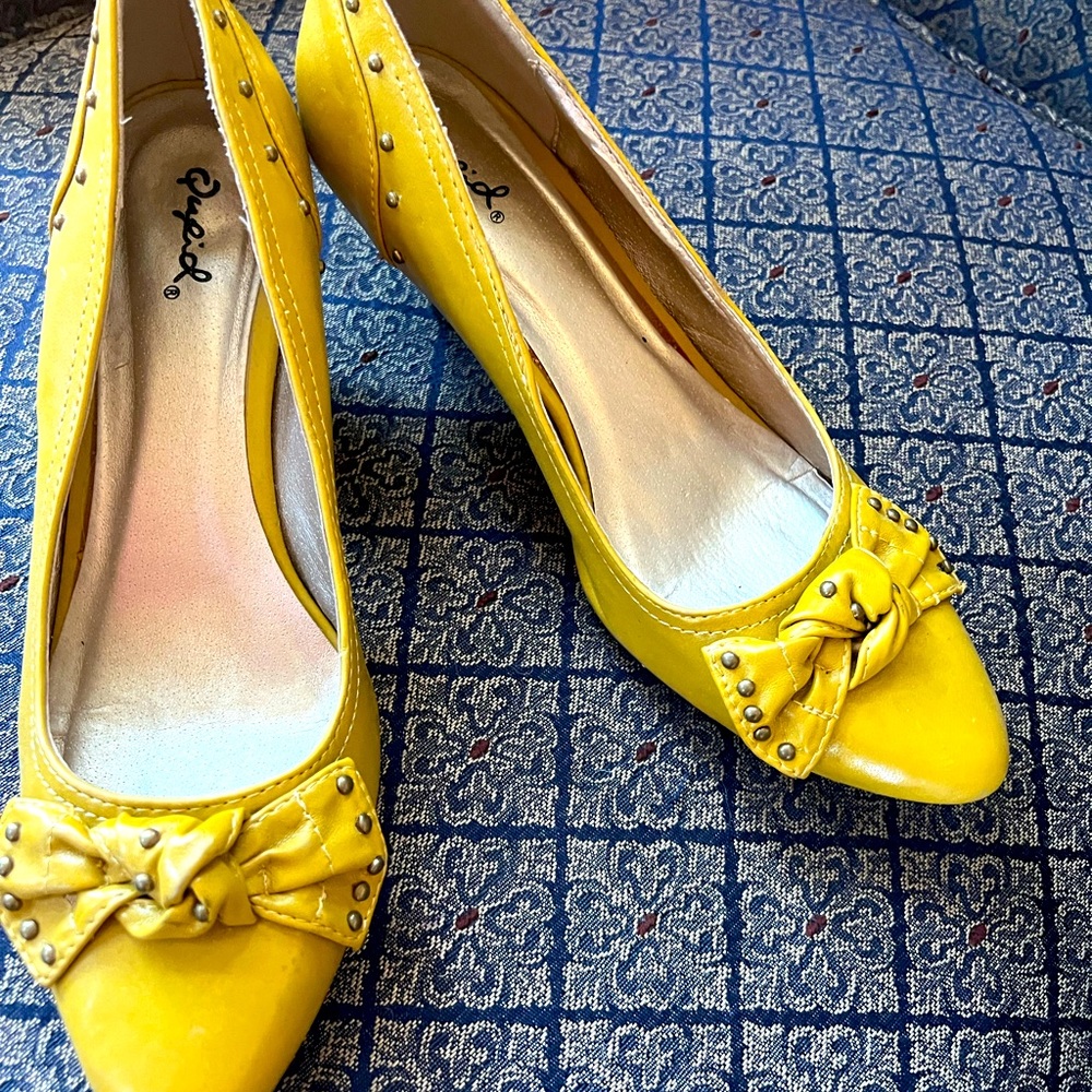 Used yellow Qupid kitten heels. Size 9.